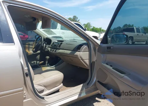 2002 Toyota Camry Le z USA, uszkodzony, nr VIN 4T1BE32K22U545537